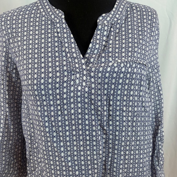Rose & Rhyme Tops - Rose & Rhyme Blue White Geometric Diamond Print 3/4 Sleeve Rayon Blouse Medium